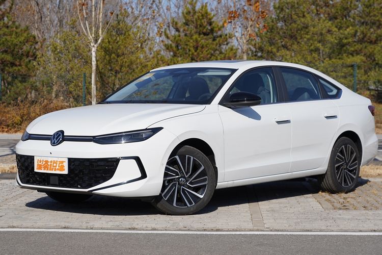 众朗逸Pro车型配置盘点麻将胡了助您选车:上汽大(图2) 众朗逸Pro车型配置盘点麻将胡了助您选车:上汽大(图2)