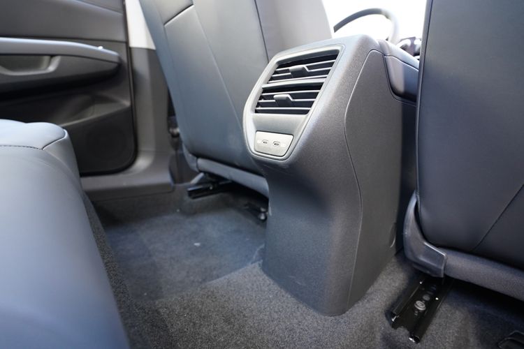 众朗逸Pro车型配置盘点麻将胡了助您选车:上汽大(图14) 众朗逸Pro车型配置盘点麻将胡了助您选车:上汽大(图14)