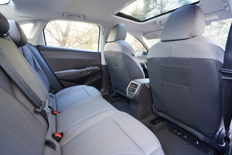 众朗逸Pro车型配置盘点麻将胡了助您选车:上汽大(图18) 众朗逸Pro车型配置盘点麻将胡了助您选车:上汽大(图18)