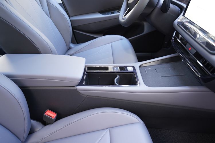 众朗逸Pro车型配置盘点麻将胡了助您选车:上汽大(图21) 众朗逸Pro车型配置盘点麻将胡了助您选车:上汽大(图21)