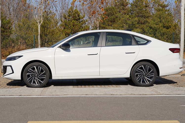 众朗逸Pro车型配置盘点麻将胡了助您选车:上汽大(图26) 众朗逸Pro车型配置盘点麻将胡了助您选车:上汽大(图26)