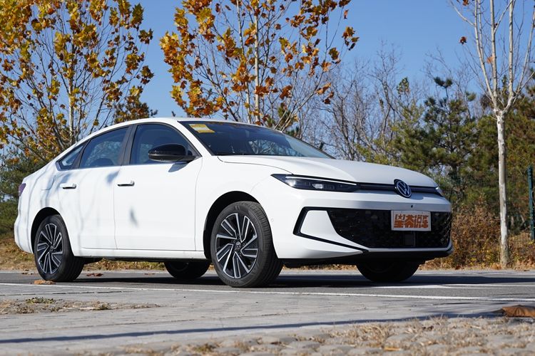 众朗逸Pro车型配置盘点麻将胡了助您选车:上汽大(图24) 众朗逸Pro车型配置盘点麻将胡了助您选车:上汽大(图24)