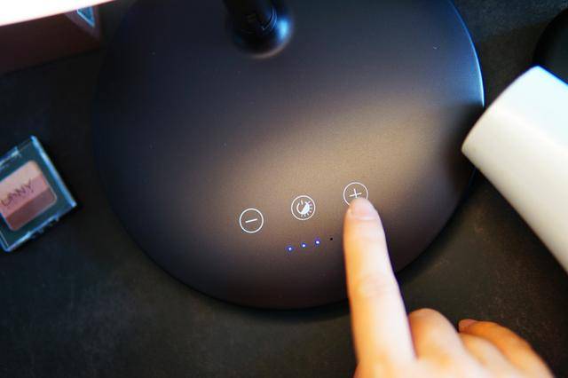 斐色耐JIUJIU化妆镜体验麻将胡了日光还原所见即所得：(图2)